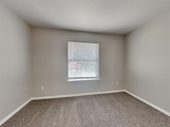 Building Photo - 10834 Golden Sunshine Dr