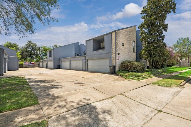 Building Photo - 9007 Imogene St