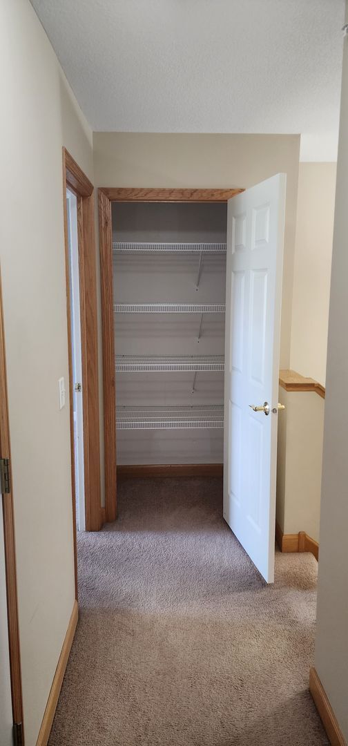 Building Photo - Beautiful 3 bedroom 3 bath End Unit Townhouse