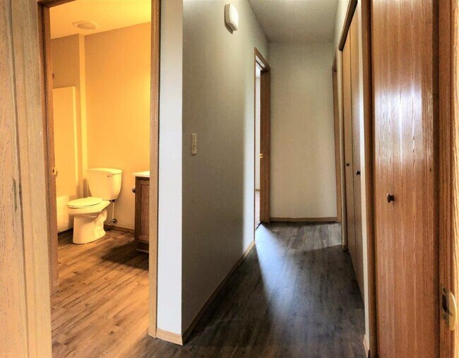 hall - 2619 E Conquest St