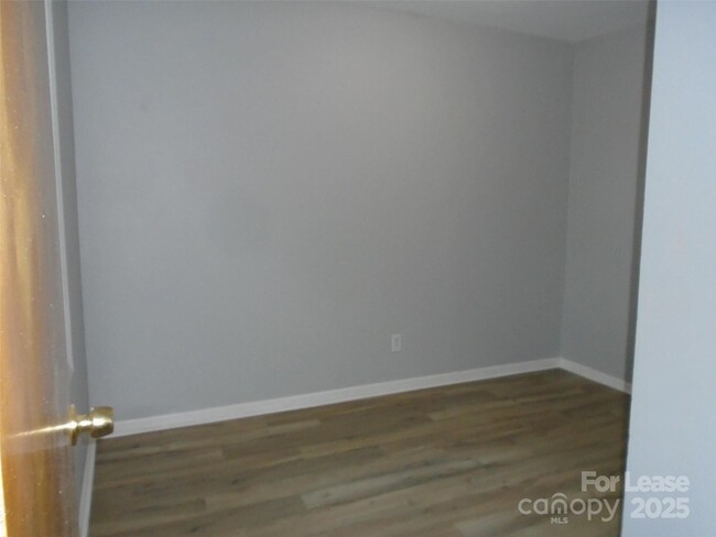 Building Photo - 4024 Rosehaven Dr