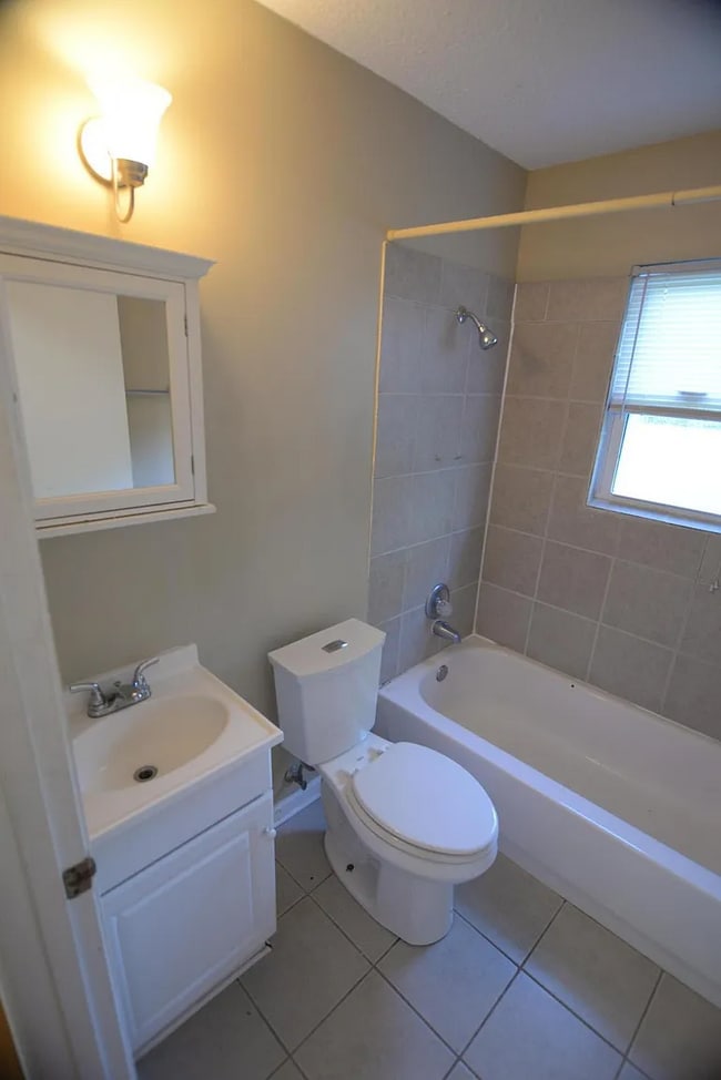 Guest Bath - 7810 W Navy Cir