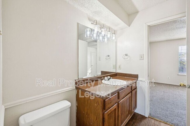 Building Photo - 8109 Silver Creek Rd