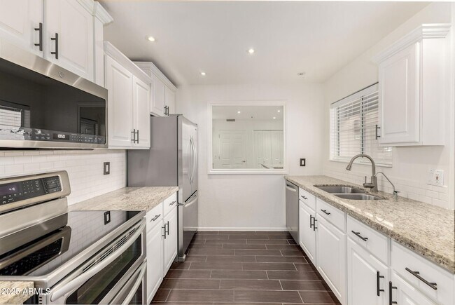 Building Photo - 11260 N 92nd St