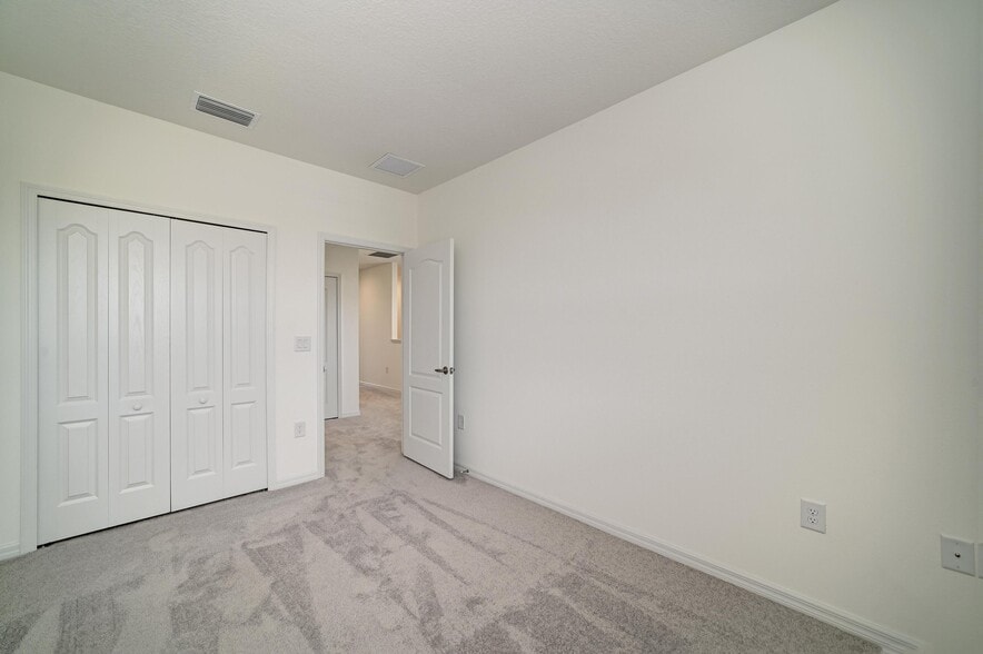 Building Photo - 2206 Washington Palm Ct