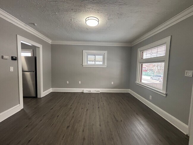 Building Photo - 64th,E.4072