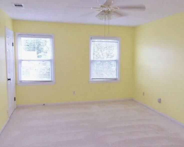 Building Photo - 4108 Starwood Arch