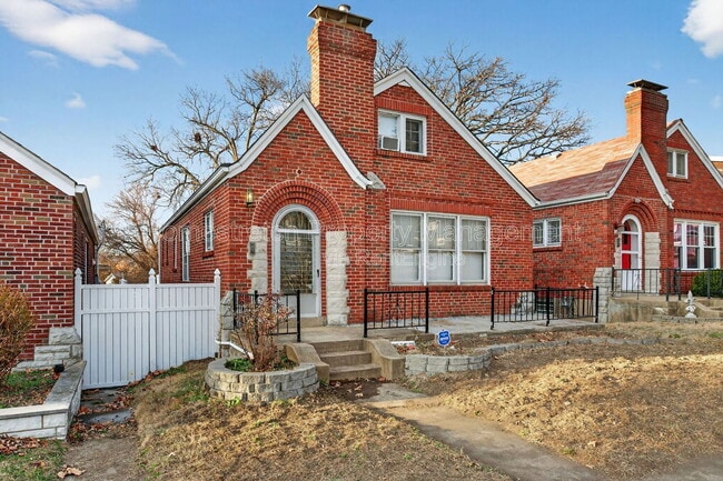 Building Photo - 3155 Hampton Ave