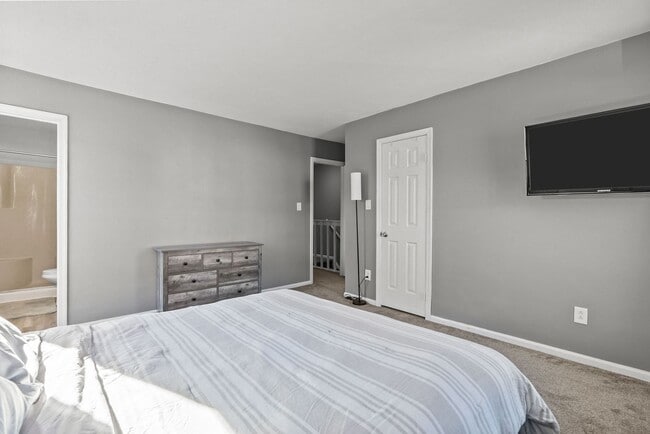 Building Photo - Beautiful Townhouse-Style Home in Virginia Beach!