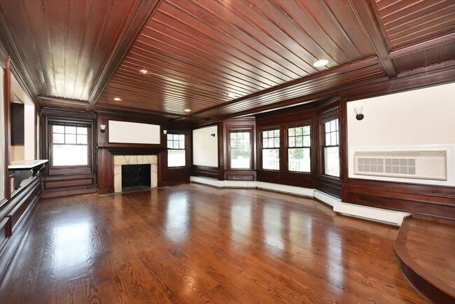 Building Photo - 158 Woodbine Ave