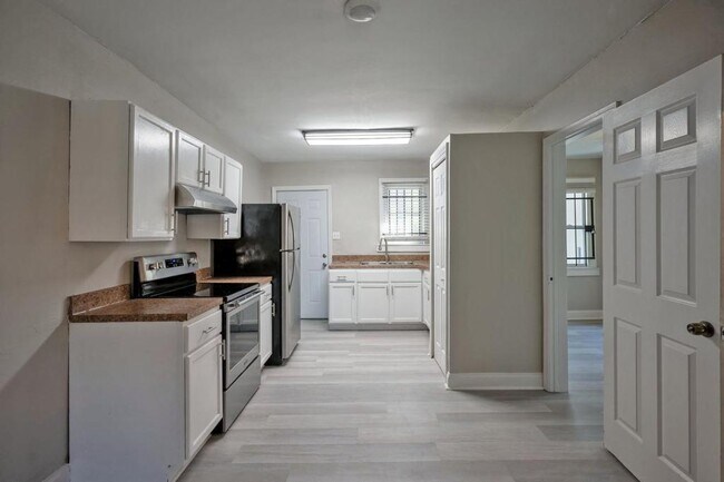 Building Photo - 2036 W 11th St