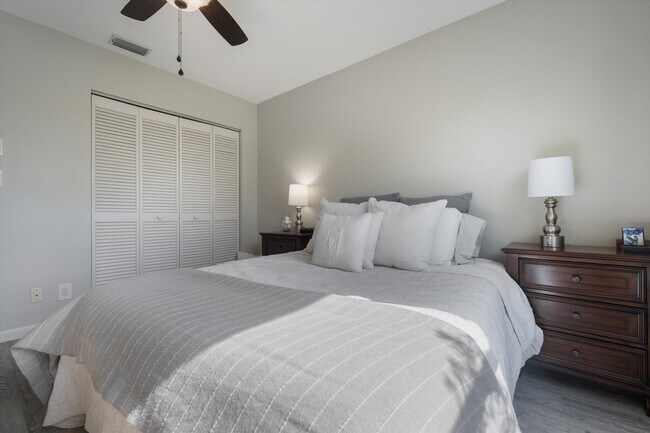 Building Photo - 2482 Bedford Mews Dr