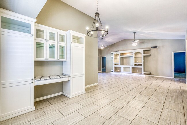 Building Photo - 5948 Anapaula Dr