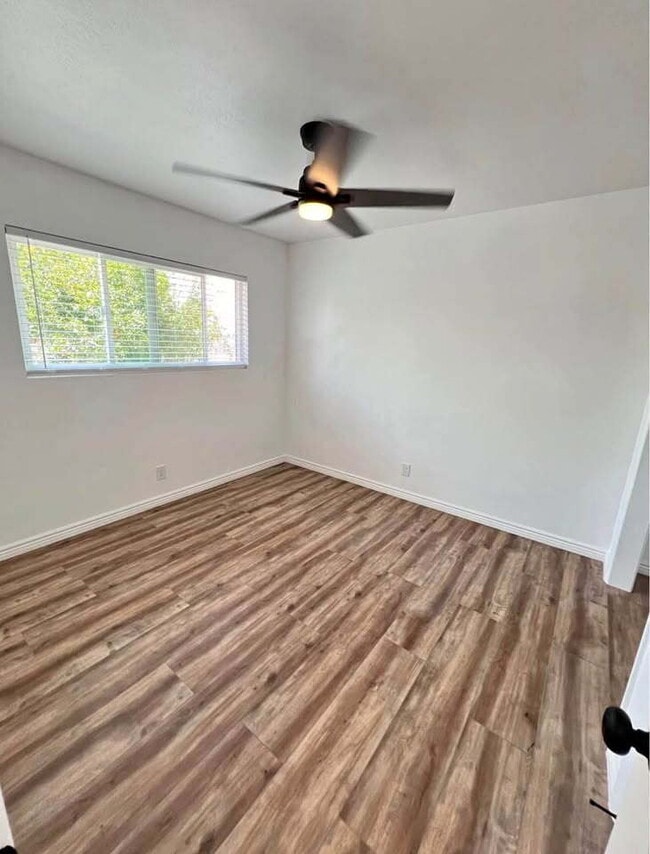 Building Photo - "Private Room with a shared bathroom (1 other room) locate in the Heart of Washington, UT!"