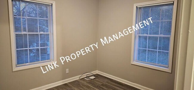 Building Photo - 2310 N Chamberlain Ave