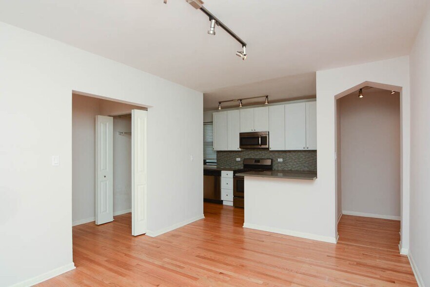 Building Photo - 2837 W Palmer St