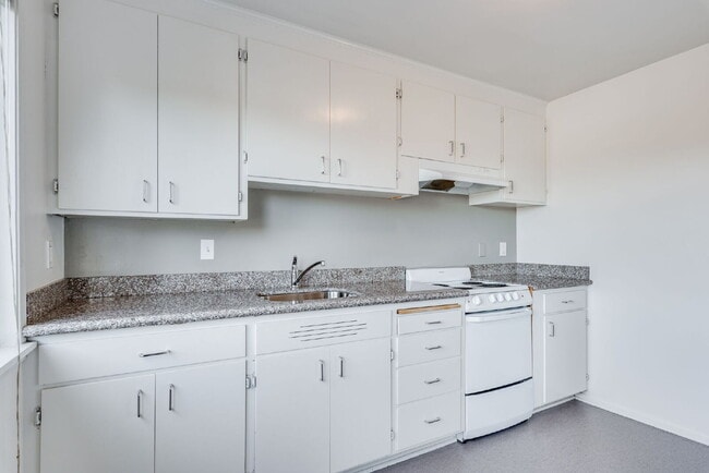 Building Photo - 3475 6th Ave W