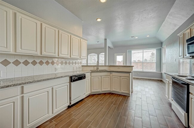 Building Photo - 3306 Stratford Pointe Dr