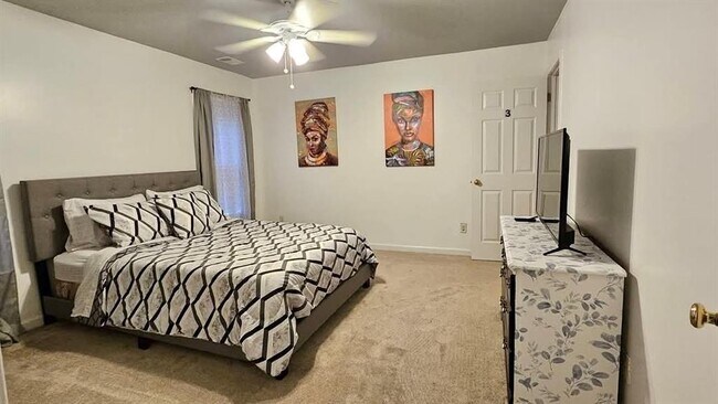 Building Photo - 997 Summer Forest Dr