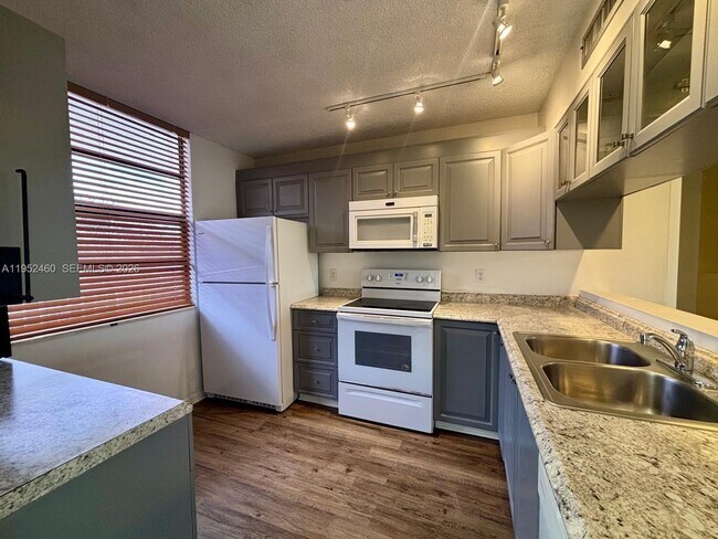 Building Photo - 1703 Whitehall Dr