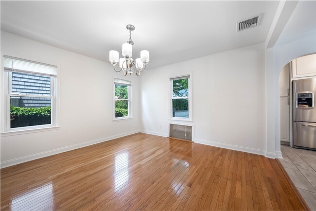 Building Photo - 85 BARROWS Ave