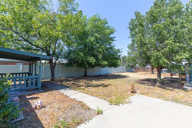 Building Photo - 2018 Summers St