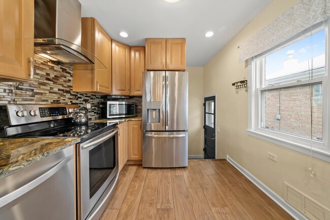 Building Photo - 7432 W Ainslie St