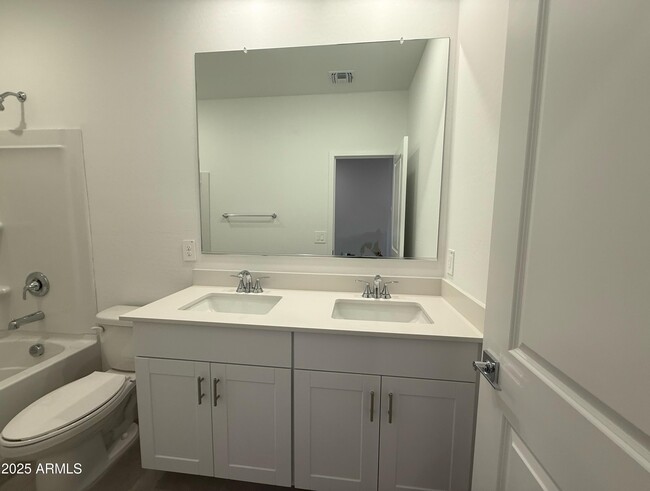 Building Photo - 3814 S 87th Dr