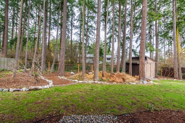 Building Photo - Spacious 4-Bedroom Home with Modern Upgrad...