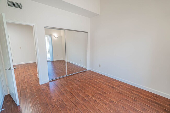 Building Photo - Spacious 3-Bedroom Condo with Underground ...