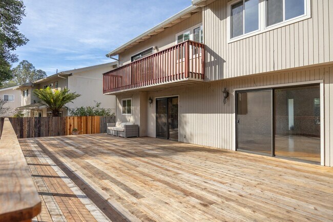 Building Photo - 3200 Mulberry Dr