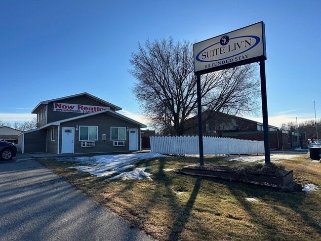 Building Photo - Suite Liv'N - Willmar