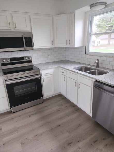 Building Photo - 1200 Hollar Ln