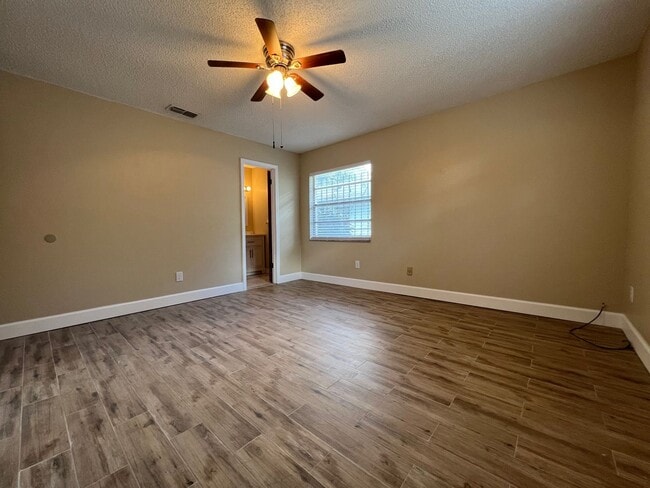 Building Photo - Newly Renovated 3/2 Home ~ Updated Kitchen ~ Fenced Yard!