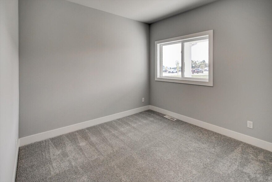 Building Photo - 2949 Blue Grass Dr