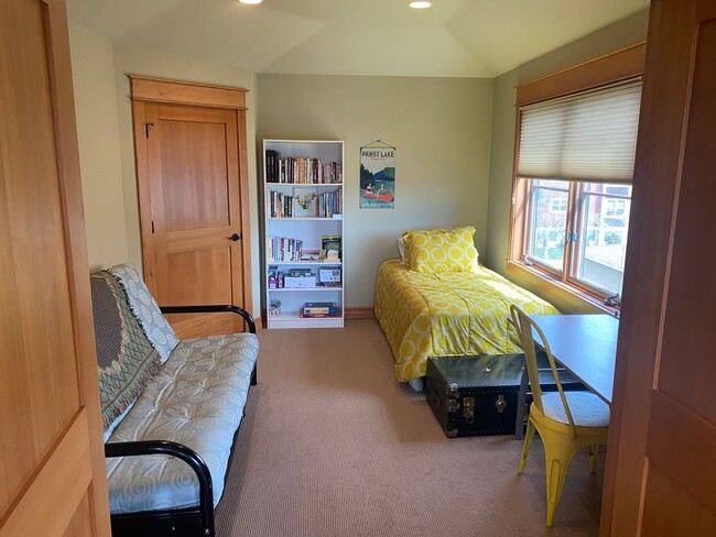 Building Photo - 2 bedroom Whitefish Condo with views and walking distance to City Beach!