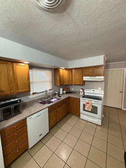 Building Photo - 1326 Hite Blvd