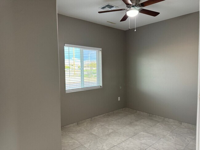 Building Photo - Beautiful Modern 3Bdm 2Ba Home, Easy Access to I-10, Must See!