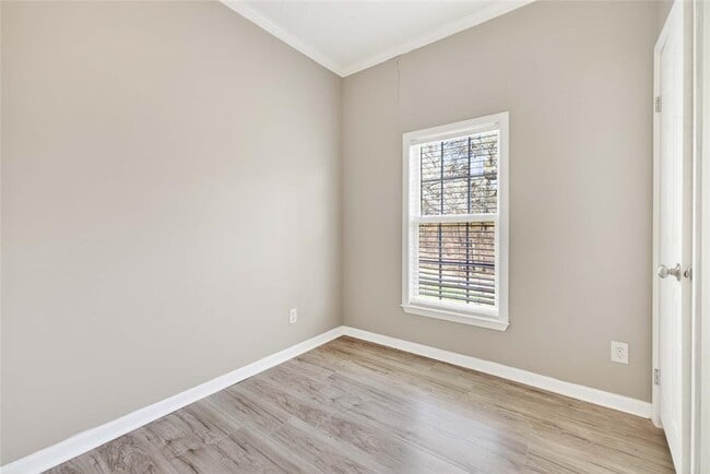 Building Photo - 130 Leaning Oaks Cir