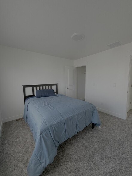 Building Photo - 460 W 25 N