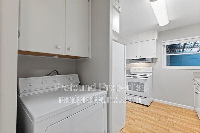 Building Photo - 3539 N Arlington Pl