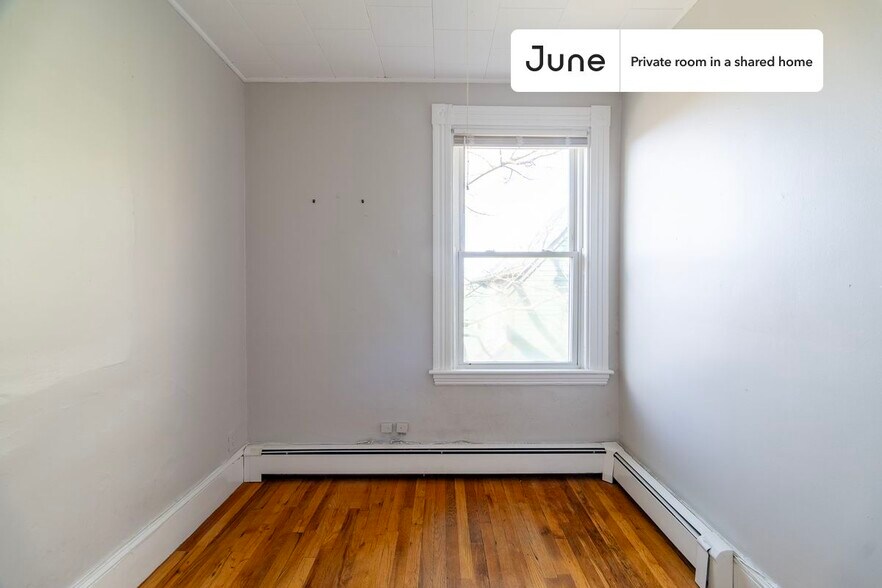 Primary Photo - Private bedroom in 4 bed/1 bath Home