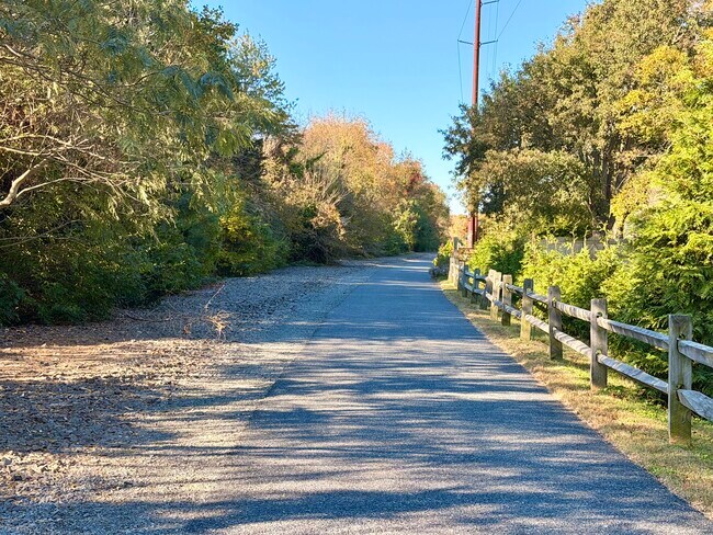 Building Photo - 1145 Savannah Rd