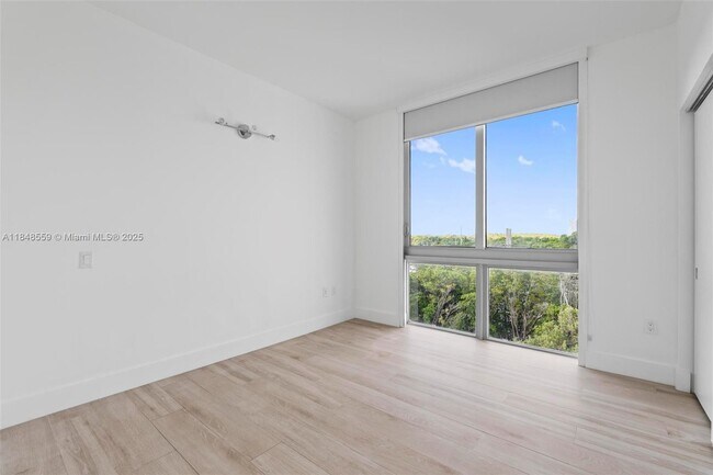 Building Photo - 16385 Biscayne Blvd