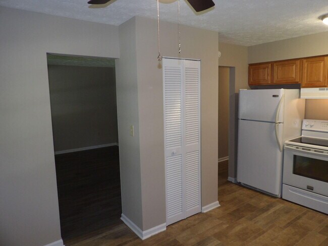 Building Photo - 248 Meadowview Dr