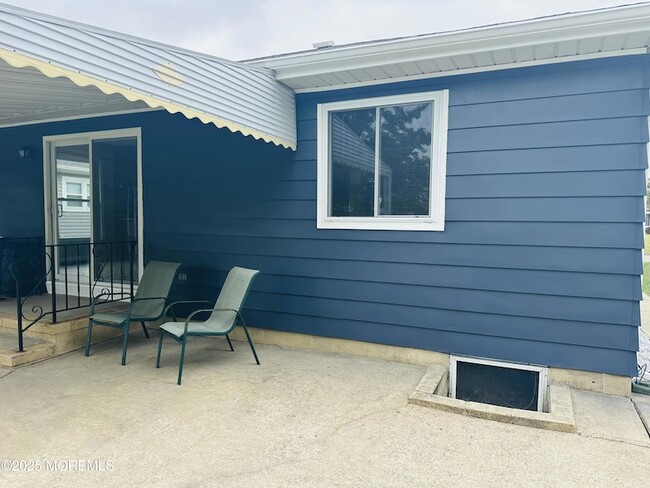 Building Photo - 24 Liberta Dr