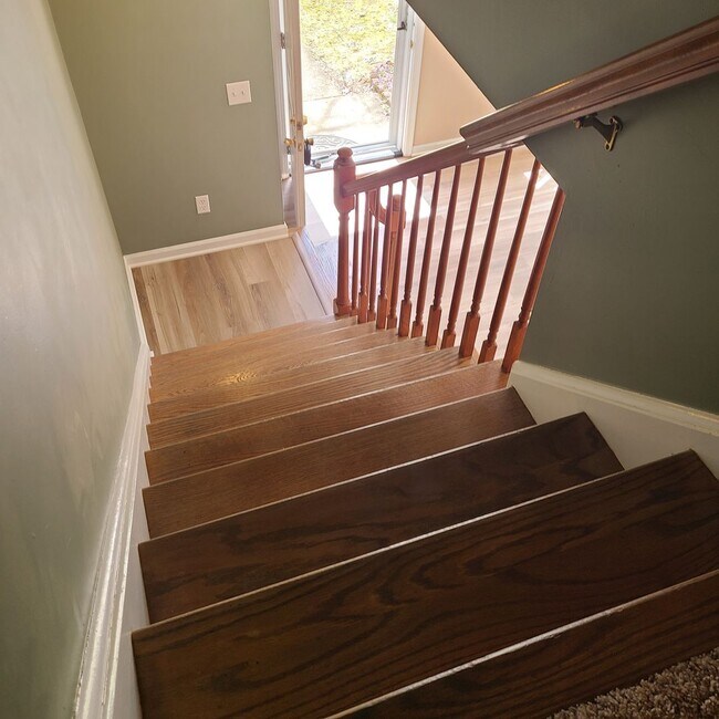 Building Photo - Incredible Townhouse in N Chesterfield!