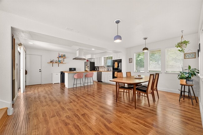 Building Photo - 1422 Chardonnay Dr