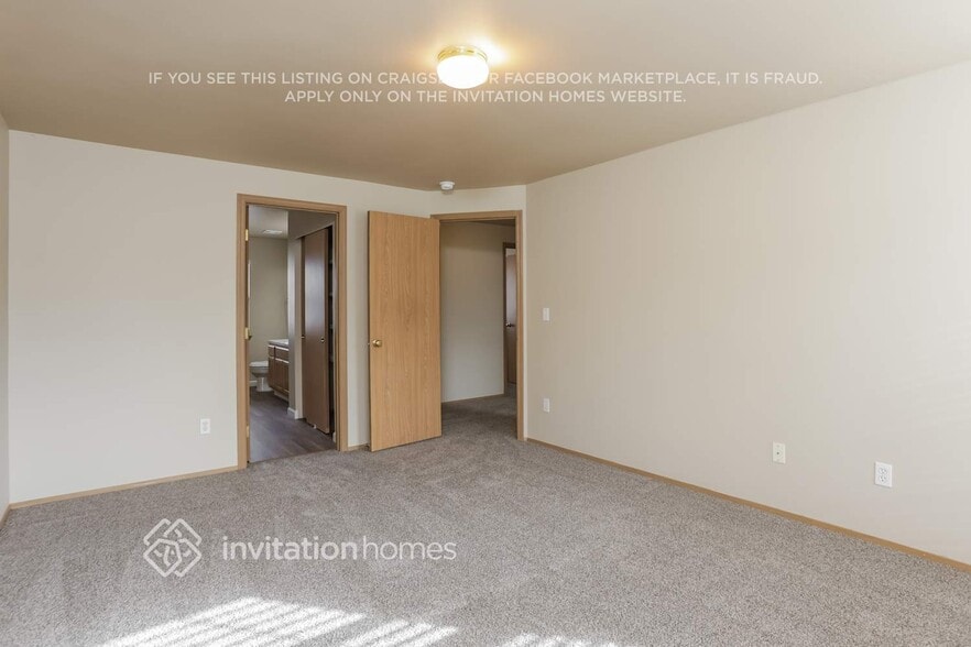 Building Photo - 1623 201st St E