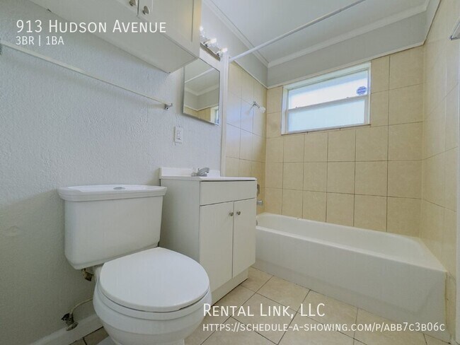 Building Photo - 913 Hudson Ave